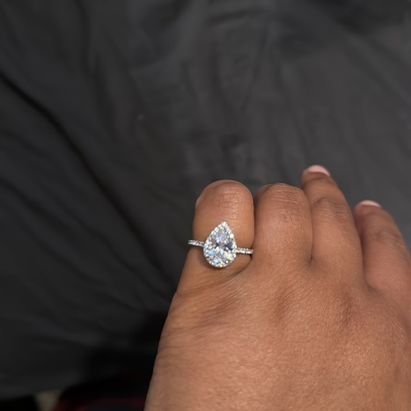 Sterling Silver Cubic Zirconia Water-drop Wedding/Engagement ring/promise ring - Picture 3 of 7